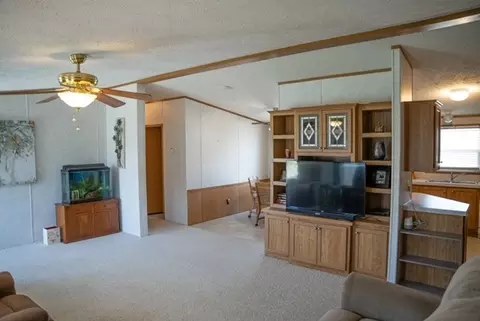 412 Seasons Pkwy, Belvidere, IL 61008 photo 7