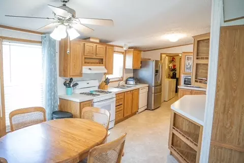 412 Seasons Pkwy, Belvidere, IL 61008 photo 5