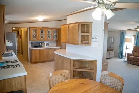 412 Seasons Pkwy, Belvidere, IL 61008 photo 4