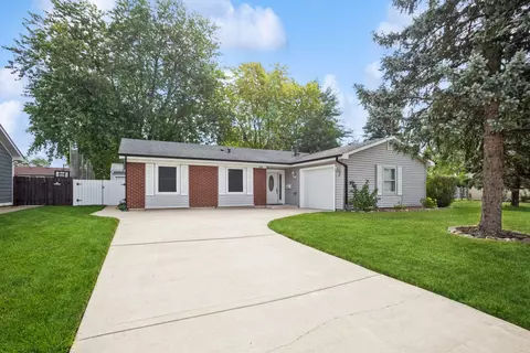 8145 Kingsbury Dr, Hanover Park, IL 60133
