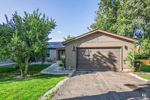 213 Plum St, Lake In The Hills, IL 60156