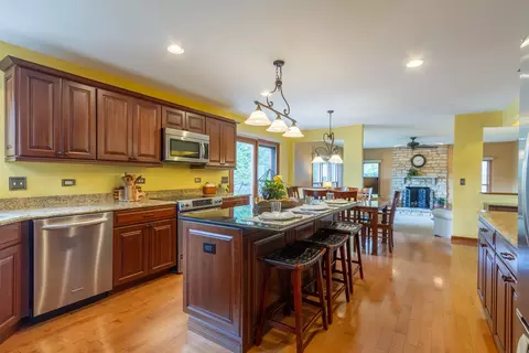 830 Harmon Blvd, Hoffman Estates, IL 60169 photo 11