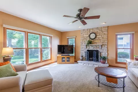 830 Harmon Blvd, Hoffman Estates, IL 60169 photo 13