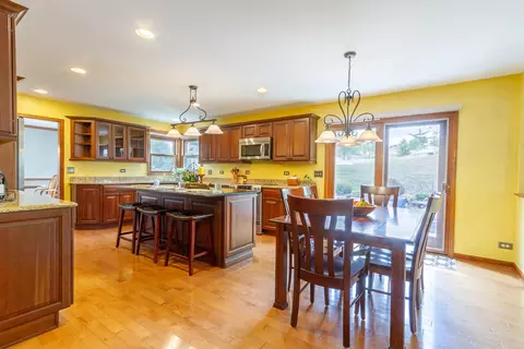 830 Harmon Blvd, Hoffman Estates, IL 60169 photo 10