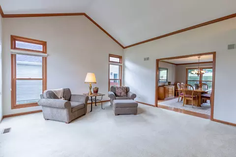 830 Harmon Blvd, Hoffman Estates, IL 60169 photo 6