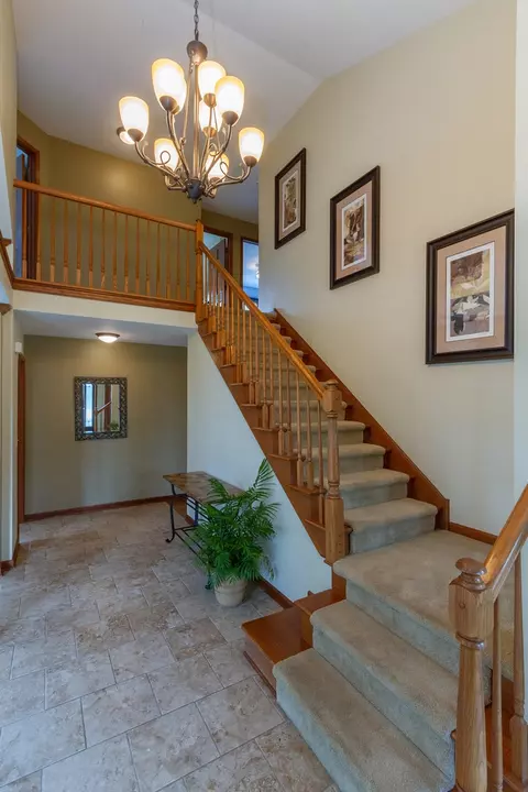 830 Harmon Blvd, Hoffman Estates, IL 60169 photo 3