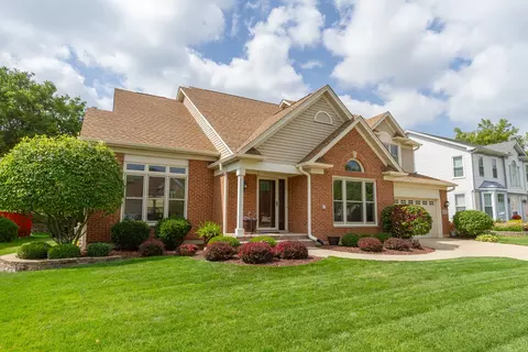 830 Harmon Blvd, Hoffman Estates, IL 60169 photo 2