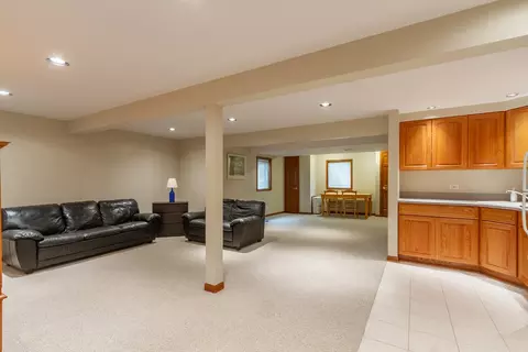 830 Harmon Blvd, Hoffman Estates, IL 60169 photo 32