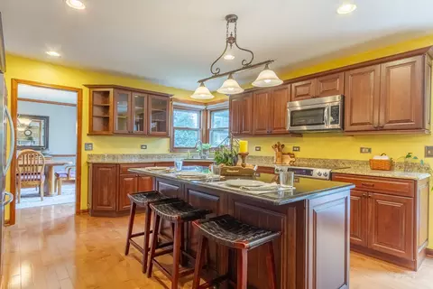 830 Harmon Blvd, Hoffman Estates, IL 60169 photo 8