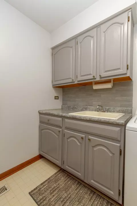 830 Harmon Blvd, Hoffman Estates, IL 60169 photo 16