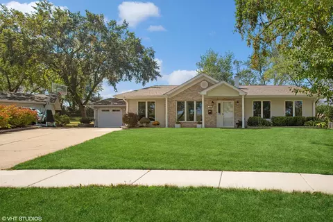 1450 Elizabeth Ct, Hoffman Estates, IL 60169