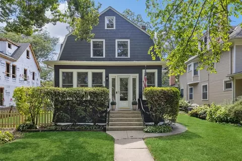 1119 Elmwood Ave, Wilmette, IL 60091