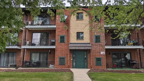 7006 98th St #1A, Chicago Ridge, IL 60415