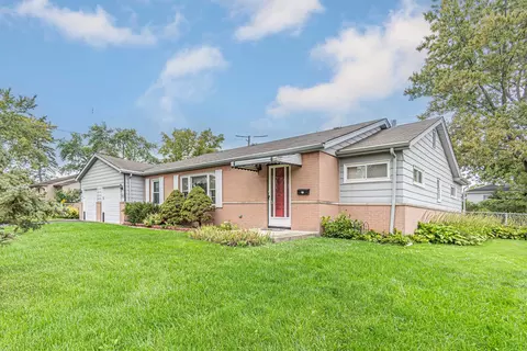 560 Illinois Blvd, Hoffman Estates, IL 60169