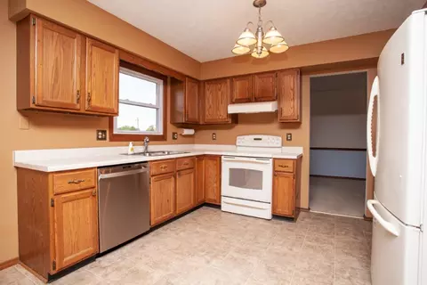 207 Clover Ct, Bloomington, IL 61704 photo 7