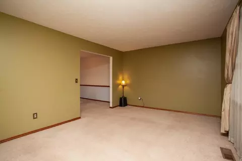 207 Clover Ct, Bloomington, IL 61704 photo 11