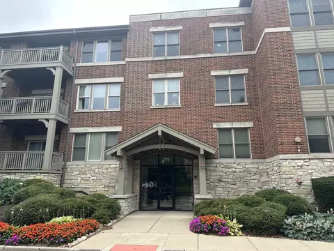 275 E Railroad Ave #106, Bartlett, IL 60103