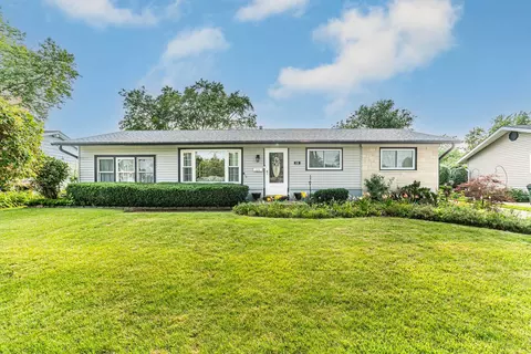 210 Basswood Dr, Elk Grove Village, IL 60007