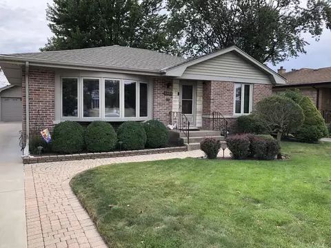 6823 W Cleveland St, Niles, IL 60714