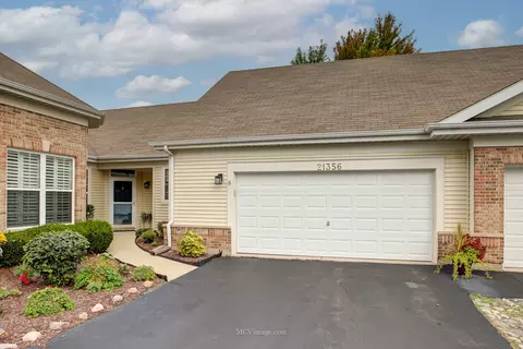 21356 Mays Lake Dr, Crest Hill, IL 60403