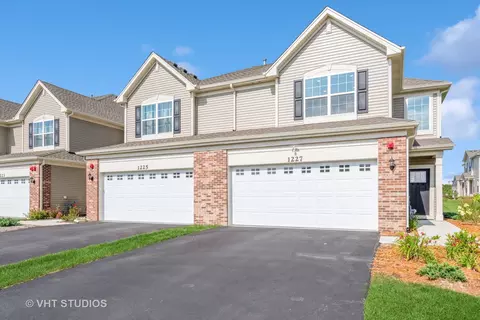 1227 Hawk Hollow Dr, Yorkville, IL 60560
