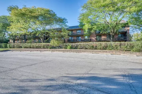 444 Redondo Dr #109, Downers Grove, IL 60516