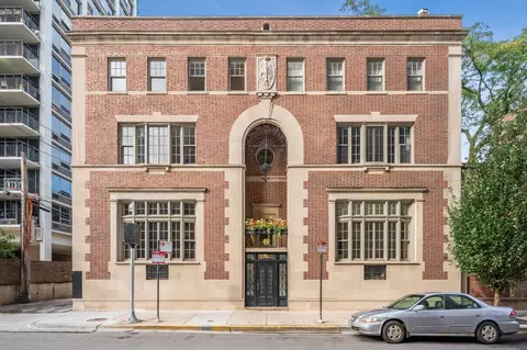 50 W Schiller St #I-2, Chicago, IL 60610