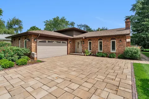 8349 Field Crest Ave, Willow Springs, IL 60480