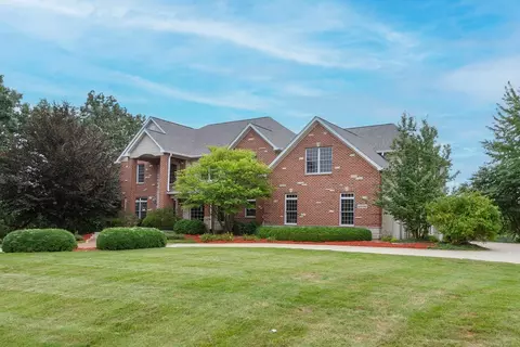 41 W085 Stoneridge Ln, Elgin, IL 60124