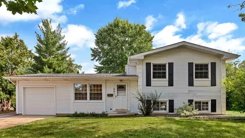 991 Darlington Ln, Crystal Lake, IL 60014