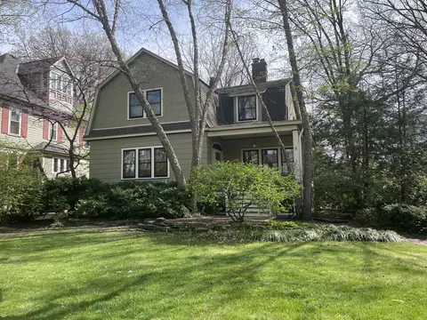 2 Elizabeth Ct, Oak Park, IL 60302