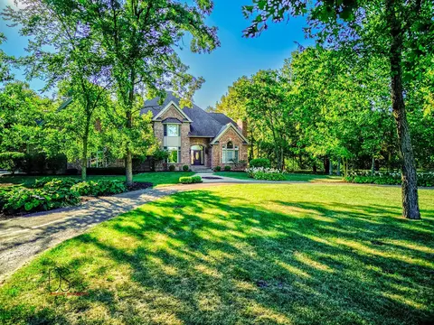 2032 Oak Forest Dr, Morris, IL 60450
