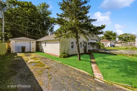 1026 Pine St, Waukegan, IL 60085