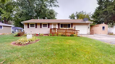 36 W300 South St, Elgin, IL 60123