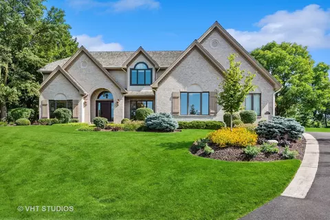 27072 W Driftwood Ct, Lake Barrington, IL 60010