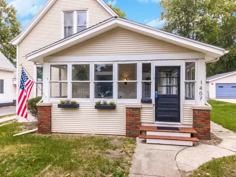 1407 W Chestnut St, Bloomington, IL 61701