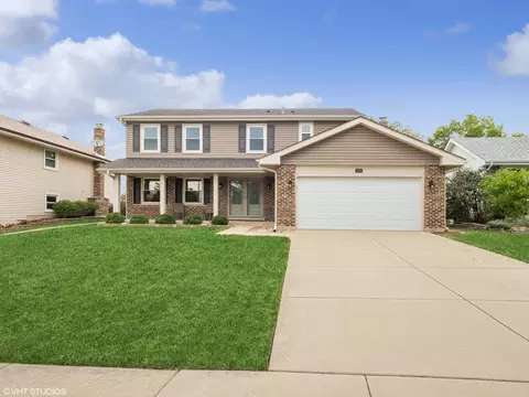 180 Kingsport Dr, Schaumburg, IL 60193
