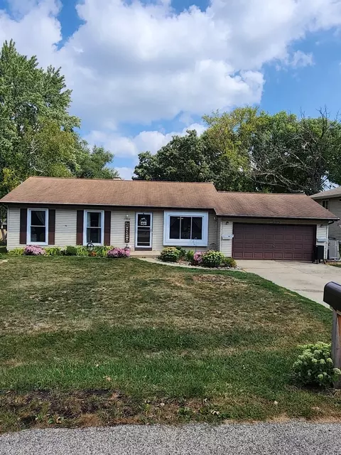 1408 Woodland Ln, Mchenry, IL 60051