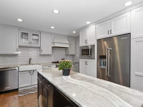 2219 Kingston Dr, Wheaton, IL 60189 photo 3
