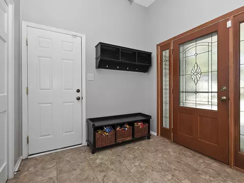 2219 Kingston Dr, Wheaton, IL 60189 photo 2