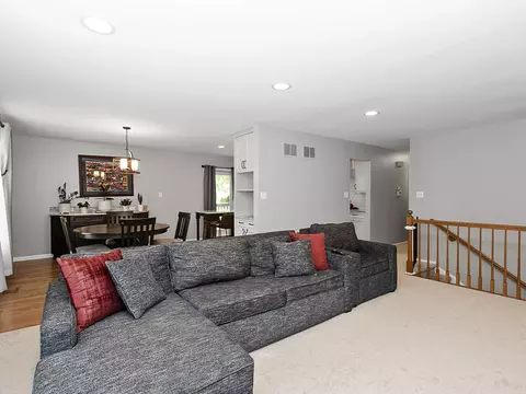 2219 Kingston Dr, Wheaton, IL 60189 photo 4