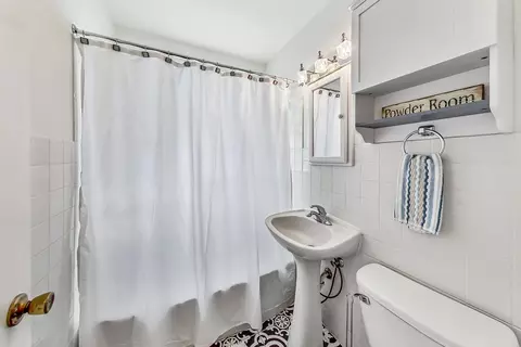2126 Dobson St, Evanston, IL 60202 photo 9