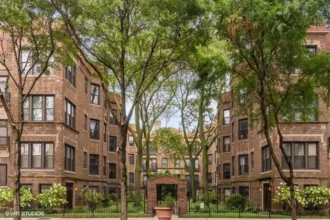 6253 N Sheridan Rd #27, Chicago, IL 60660