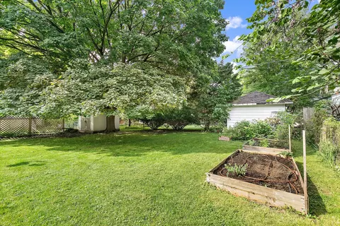 309 E 1st St, East Dundee, IL 60118 photo 24
