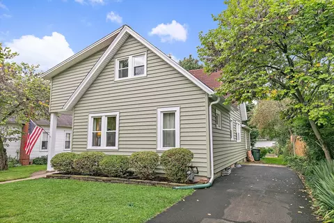 309 E 1st St, East Dundee, IL 60118 photo 3