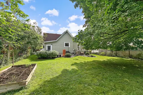 309 E 1st St, East Dundee, IL 60118 photo 25