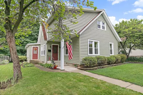 309 E 1st St, East Dundee, IL 60118 photo 2