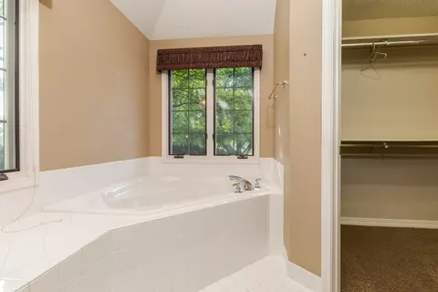 13602 Lucca Forest Dr, Bloomington, IL 61705 photo 31