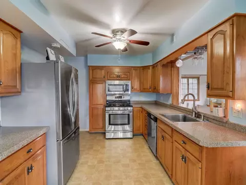 3513 Broad St, Mchenry, IL 60050 photo 10
