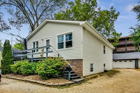 121 Roosevelt Ave, Wauconda, IL 60084